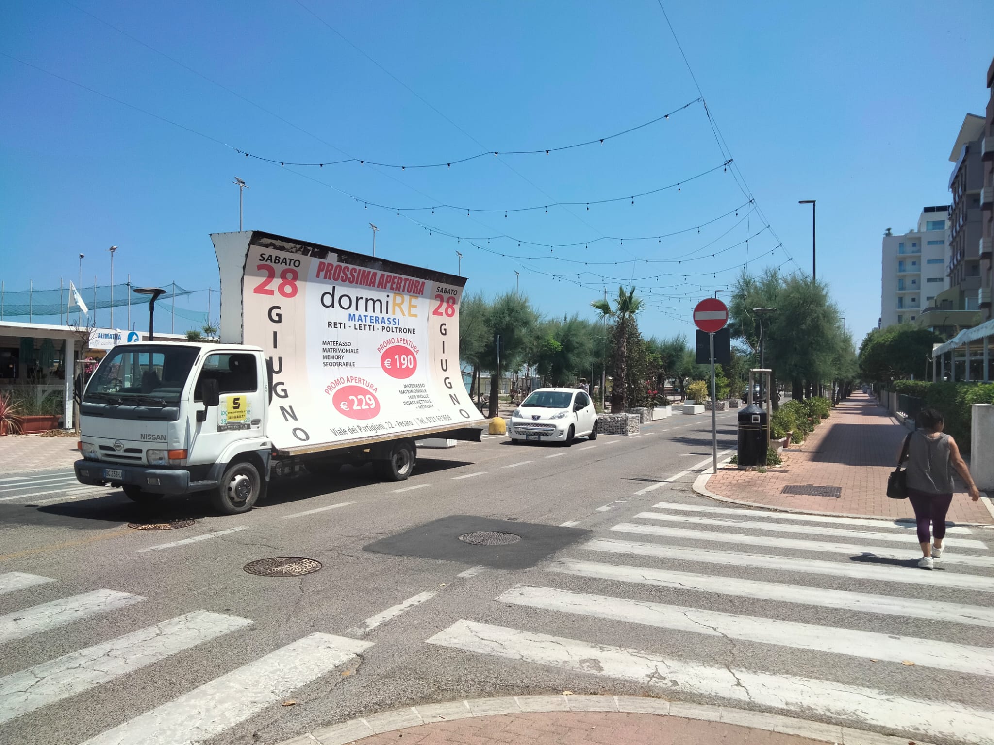 Cos’è un Camion Vela: tutto quello che c’è da sapere sulla pubblicità itinerante
